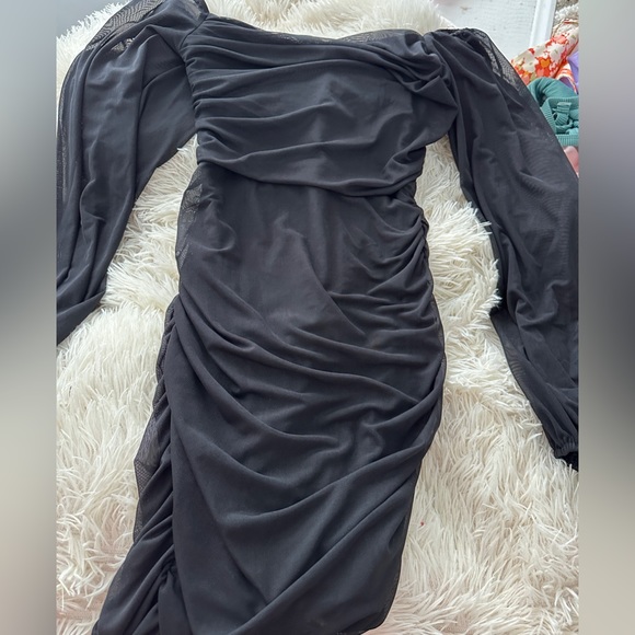 Black dresses - Picture 1 of 7